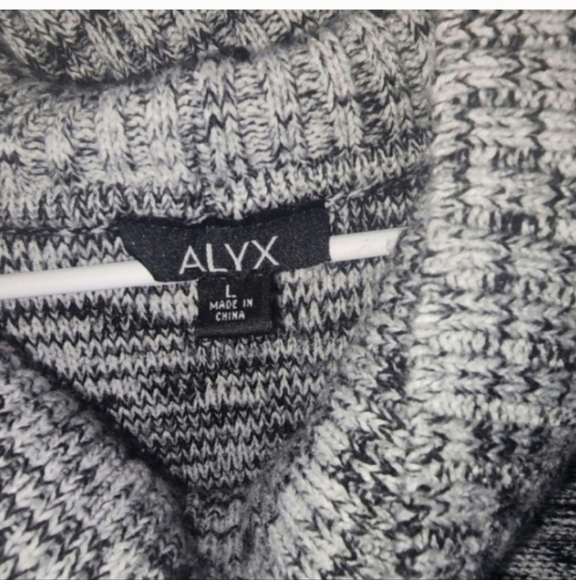 🍁🍂Alyx size L sweater.  Fits like a 2x - Picture 2 of 4